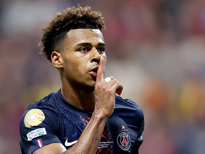 里夫斯：詹姆斯投了那个球人们会骂他该传，传了又说他该投