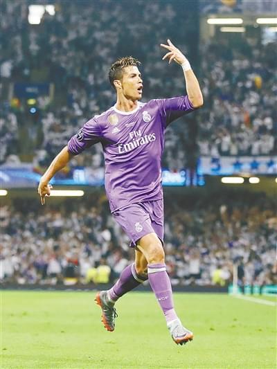 德甲霸主制造惨案，13轮12胜，凯恩踢疯了：替补轰入3球（德甲豪门再现碾压，13轮12胜，凯恩替补上演帽子戏法）