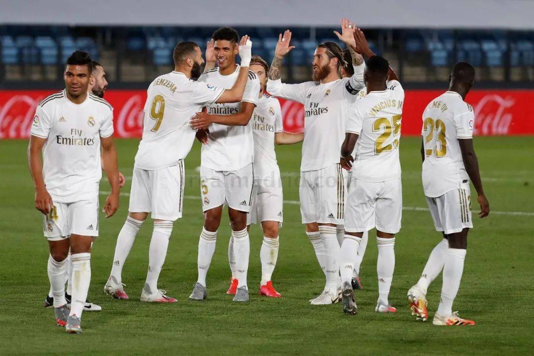 电讯报：萨拉赫吸引多家沙特俱乐部关注，预计下个月正式报价