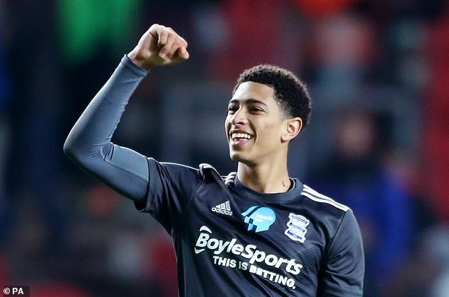 篮球勇士明星球员连续得分20+