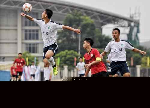 阿尔卡拉斯救球得分引热议，蒂亚福表情包成焦点