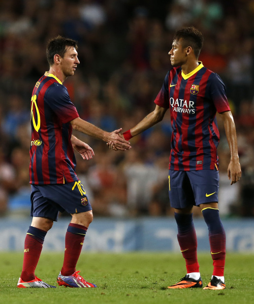 追平C罗创造的纪录，姆巴佩社媒发文向C罗致敬，后者回复（姆巴佩追平C罗纪录，社媒致敬获C罗亲自回应）