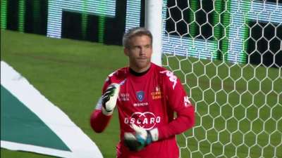 吕迪格的防守是站在那里干瞪嘛，比斯洛特先下课的估计是阿隆索