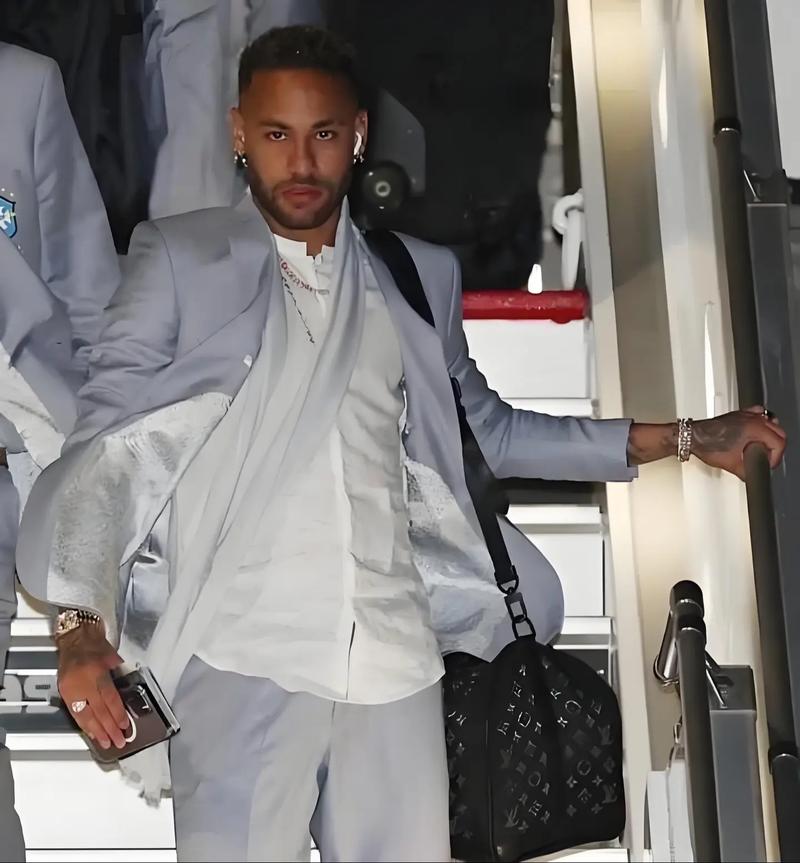 托蒂：罗马会退出争冠行列，国米、那不勒斯和米兰将战斗到底